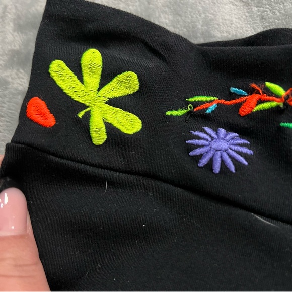 Floral Embroidered Y2K Yoga Pants - Picture 5 of 11